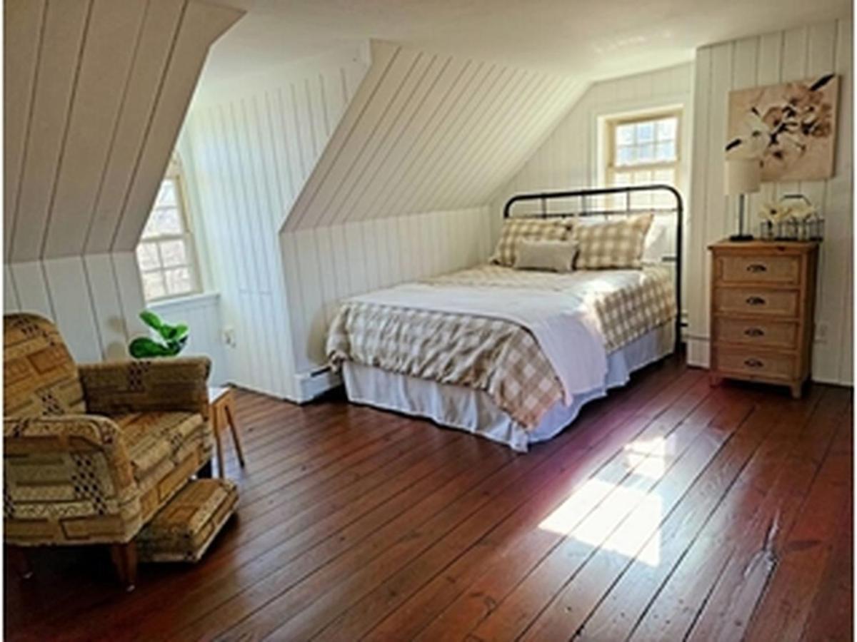 Downingtown Manor - 1900S Farmhouse With Creek Views エクステリア 写真