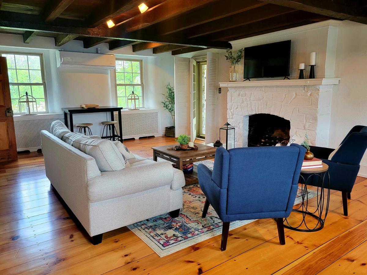 Downingtown Manor - 1900S Farmhouse With Creek Views エクステリア 写真