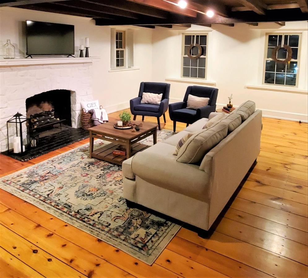 Downingtown Manor - 1900S Farmhouse With Creek Views エクステリア 写真