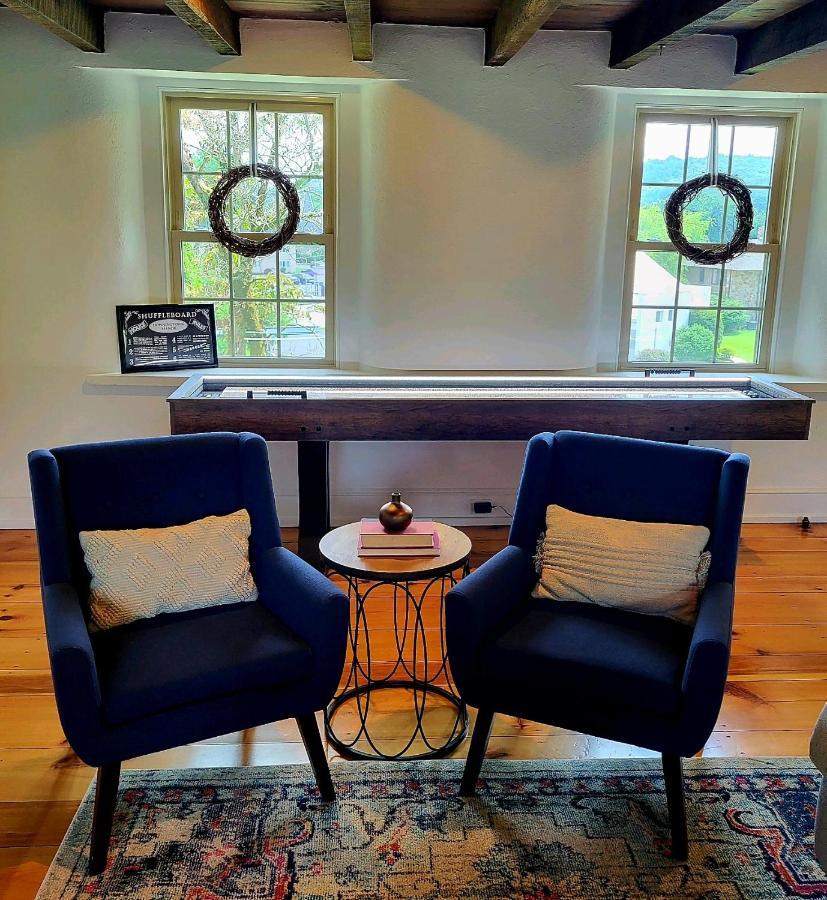 Downingtown Manor - 1900S Farmhouse With Creek Views エクステリア 写真