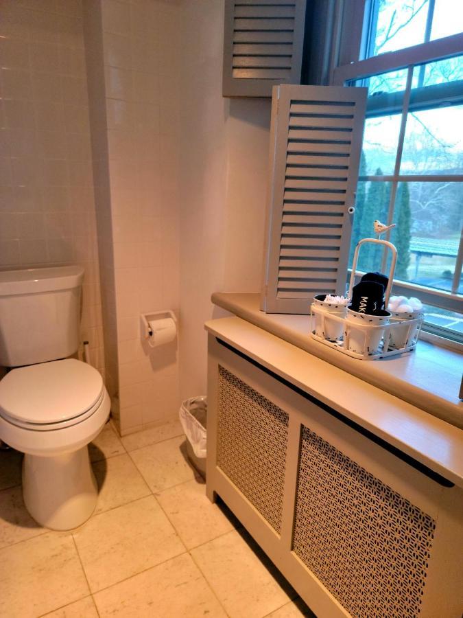 Downingtown Manor - 1900S Farmhouse With Creek Views エクステリア 写真