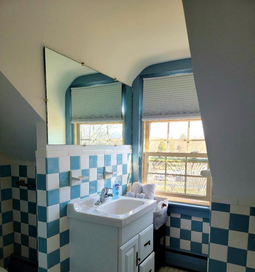 Downingtown Manor - 1900S Farmhouse With Creek Views エクステリア 写真