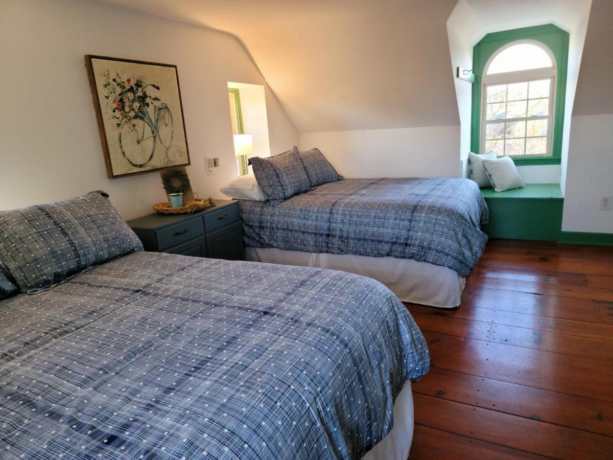 Downingtown Manor - 1900S Farmhouse With Creek Views エクステリア 写真